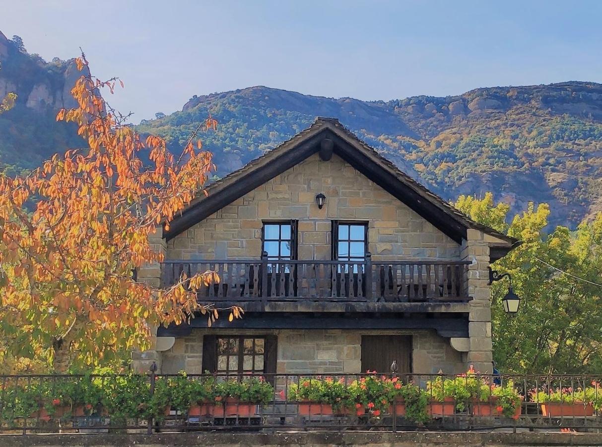 Santa Cruz de la Serós Hotel Rural El Mirador De Los Pirineos מראה חיצוני תמונה